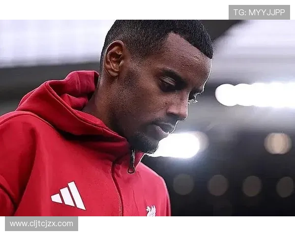 1.45亿巨星伊萨克再遭伤病困扰斯洛特无奈半场换人仅出战八场引热议